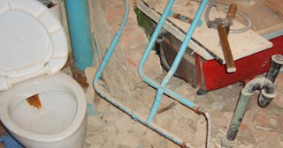 Профессиональный демонтаж перегородки ванной и туалета в изобильном - от 560 рублей